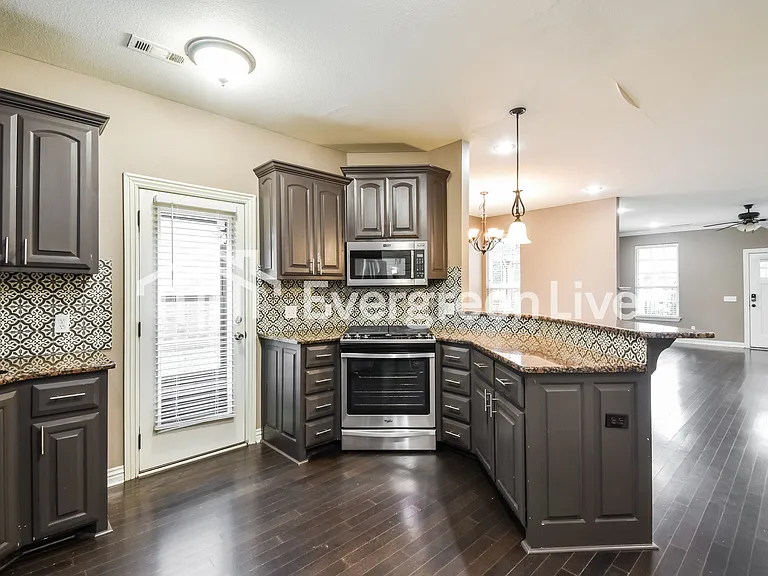 4162 W Bradstreet Ln — Photo 4