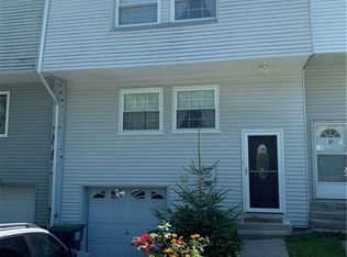 17 Red Barn Ln, Middletown, NY 10940