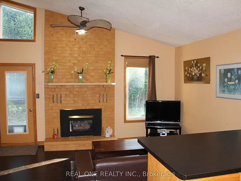 1019 Aldersbrook Rd — Photo 11