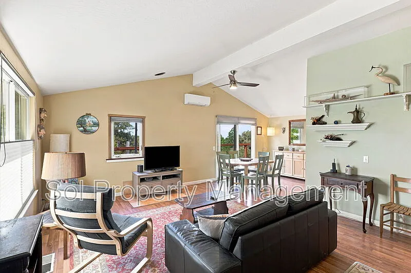 3 bed, 2.0 bath, 1152 sqft, $4,800 — Photo 2