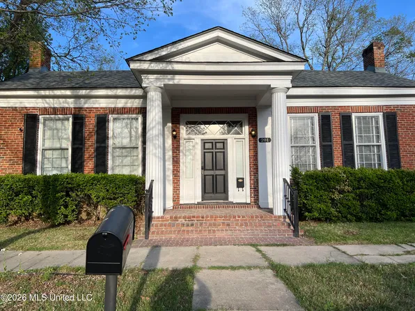 201 S Center St, Holly Springs, MS 38635