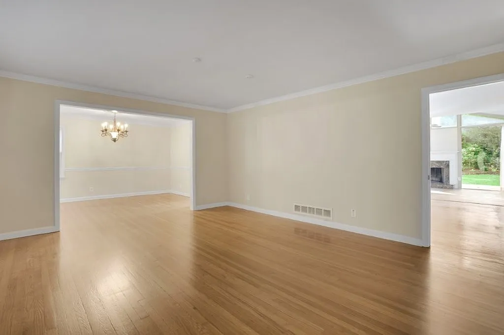 3 bed, 1800 sqft, $2,300 — Photo 3