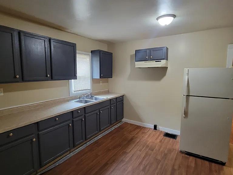 1332 W Lee St — Photo 7