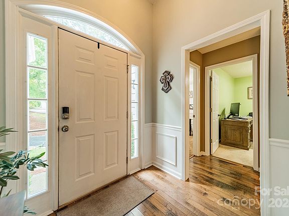 3rd image of 13710 Glenford Pl
