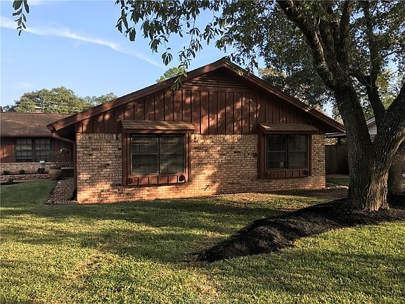 4th image of 1112 Lamar Dr
