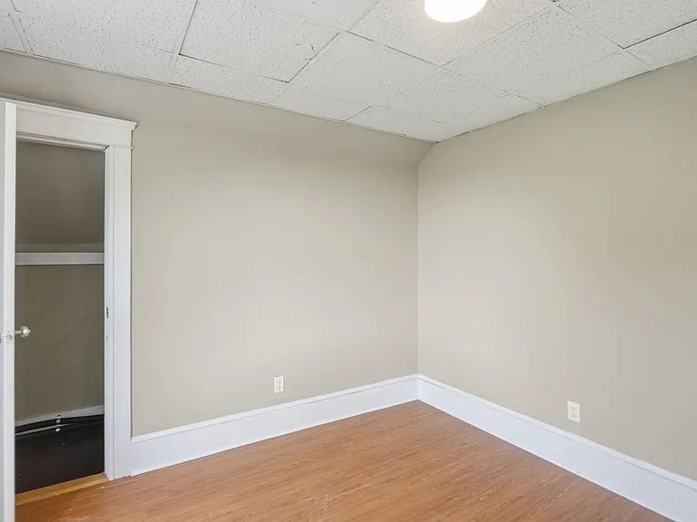 387 Grove St — Photo 26