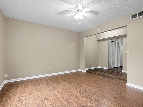 5th image of 98 Vicki Ln