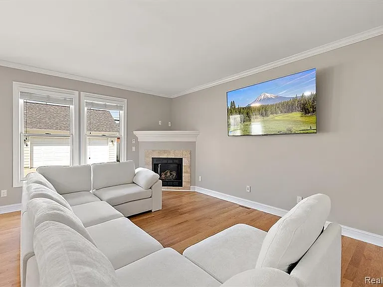 1109 Bennaville Ave — Photo 9