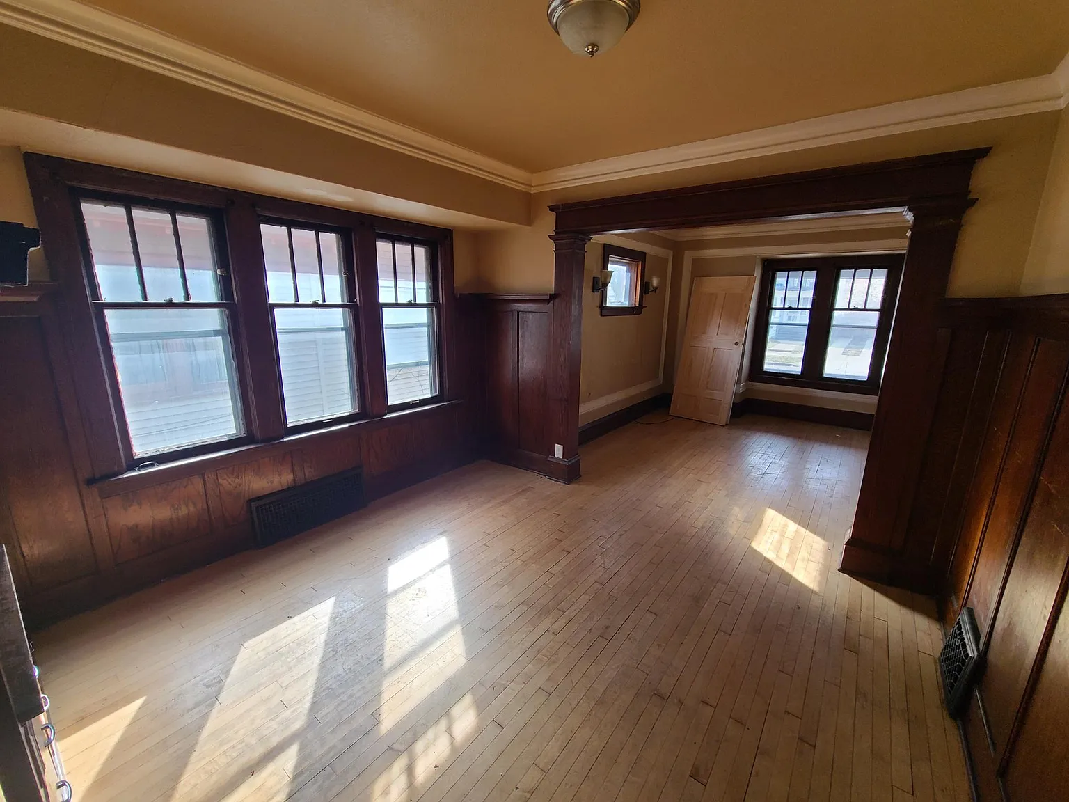 6 bed, $1,900 — Photo 3