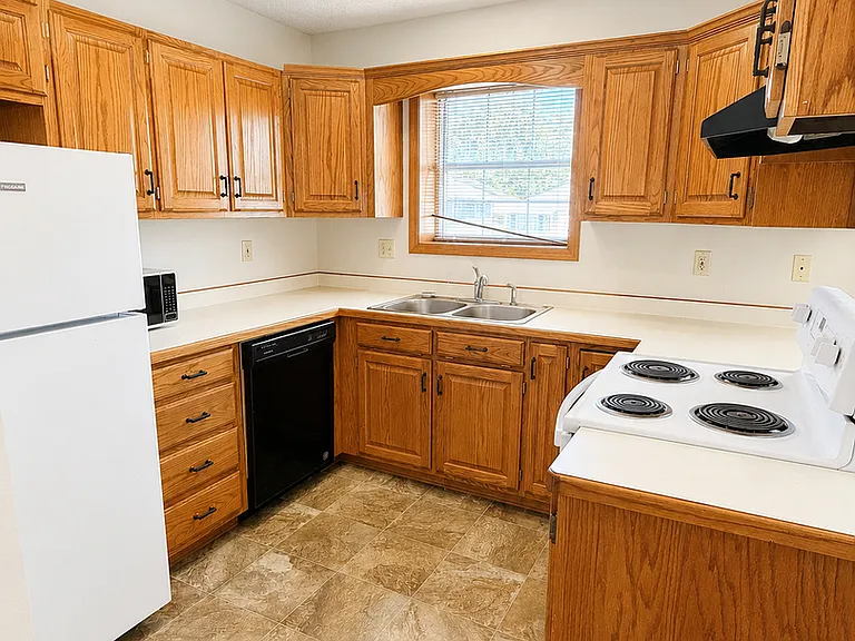838 S Patterson Ave — Photo 3