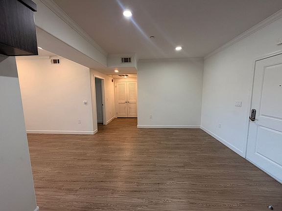 5th image of 7500 Vineland Ave Unit 401