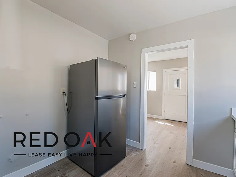 424 E 20th St #428 — Photo 13