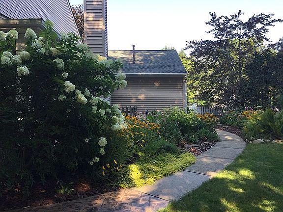 2nd image of 428 Nantucket Dr