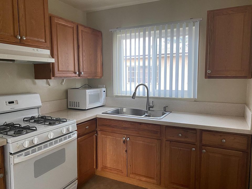 1st image of 6200 Hazeltine Ave #U
