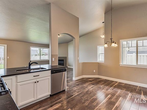 5th image of 859 Overland Trail St