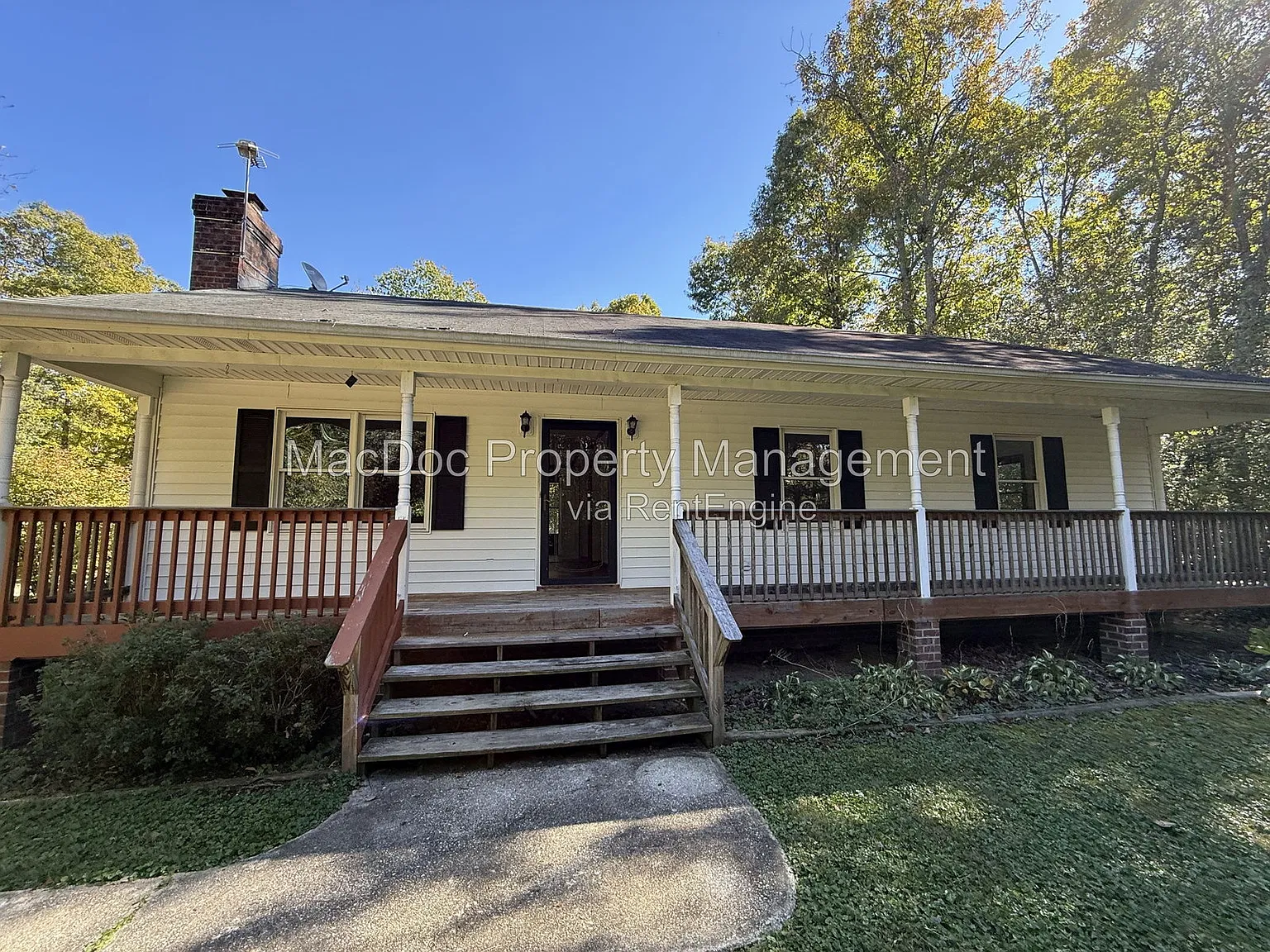 3 bed, 2.0 bath, 1196 sqft, $2,045 — Photo 2