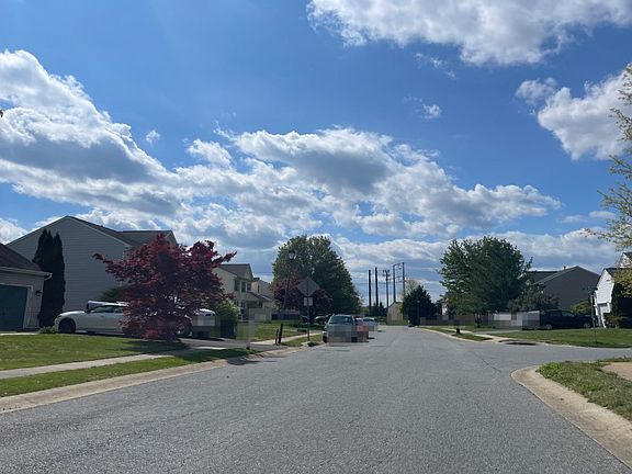 5th image of 432 S Barrington Ct