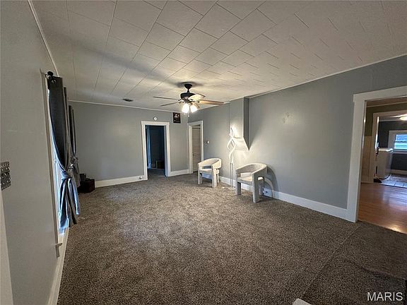 5th image of 702 E 3rd St