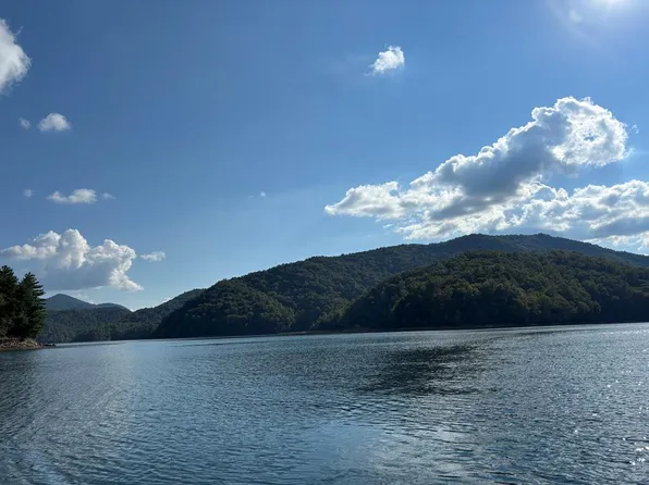 24 Lake Shore Dr, Topton, NC 28781