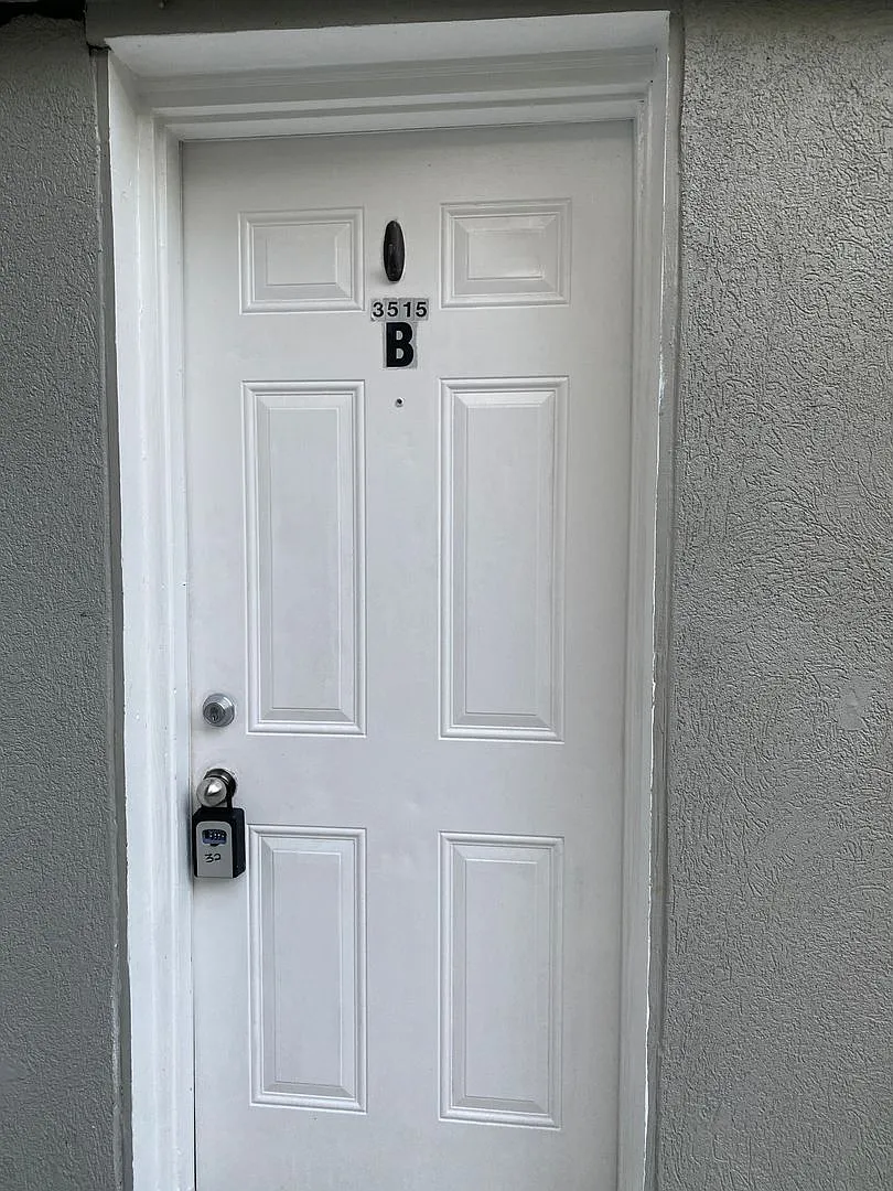 EdgewoodRd3515(A-B) — Photo 2