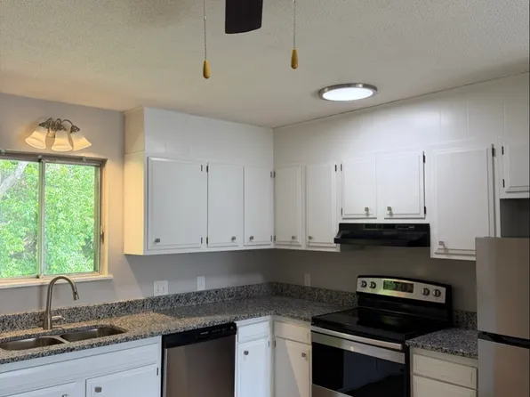 242 Bennett Ave APT 4B, Council Bluffs, IA 51503