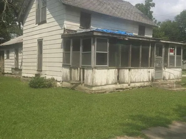 318 N 4th St, Lacygne, KS 66040