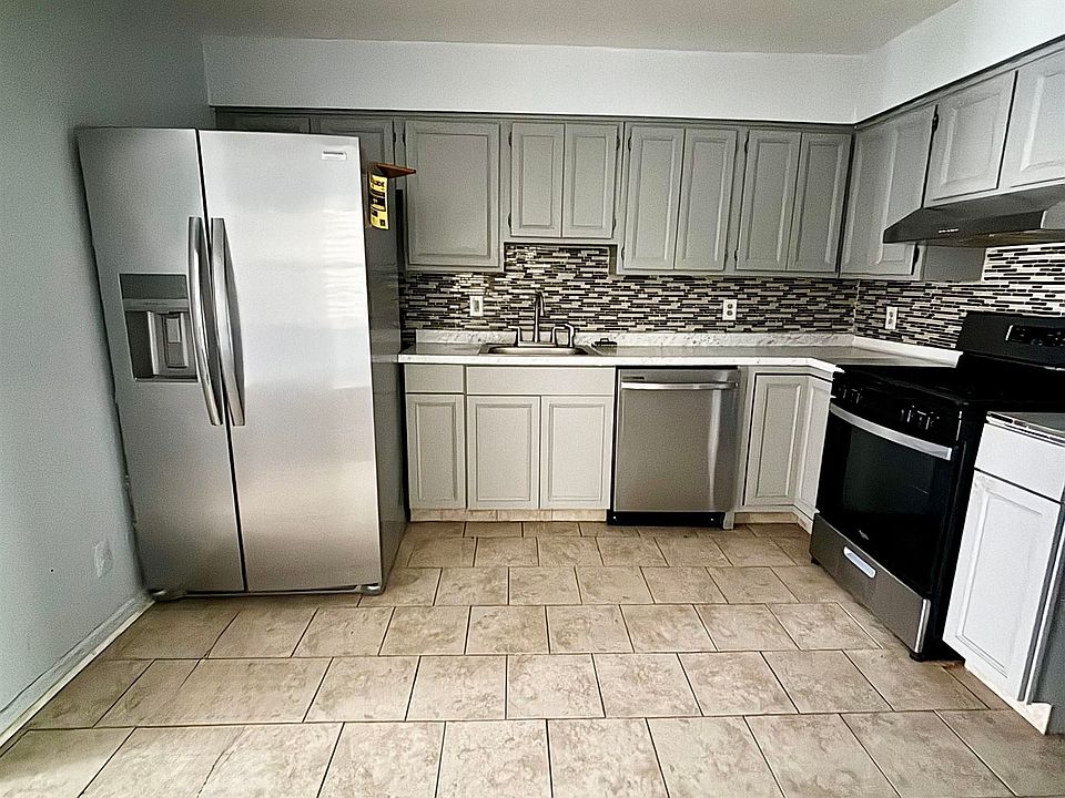 1st image of 316 Saint Pauls Ave Floor 1
