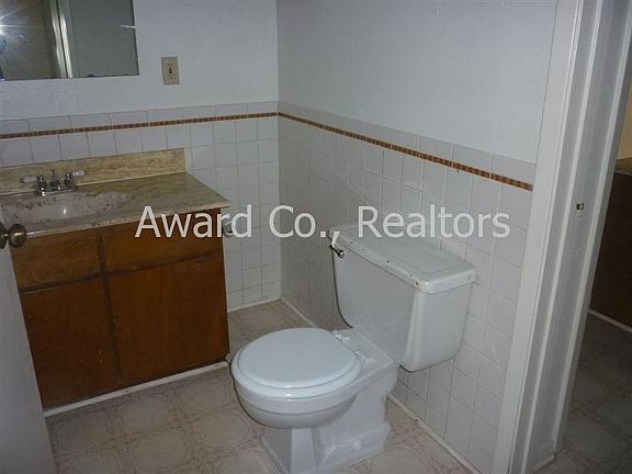 4th image of 2834 Sandage Ave