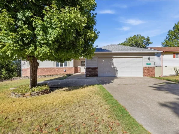 150 Holiday Island Dr, Holiday Island, AR 72631