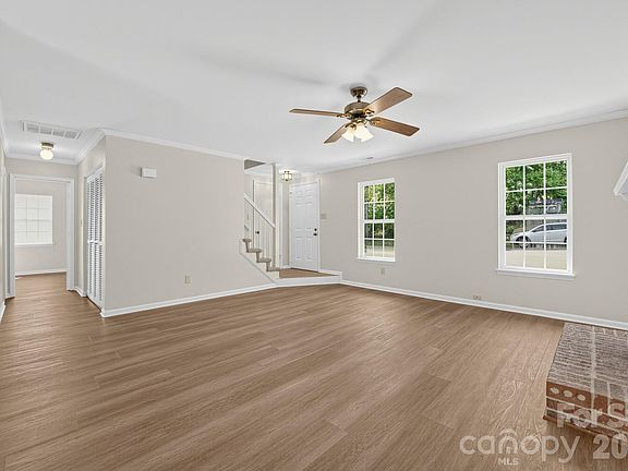 5th image of 6240 Round Hill Rd
