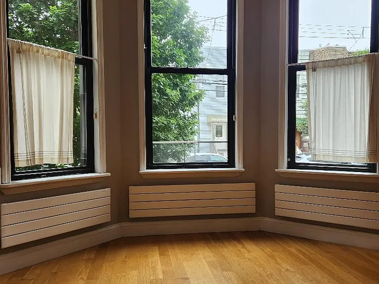 54 Hausman St #1A — Photo 11
