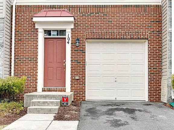 2nd image of 104 Hollister Ln