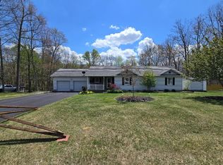 305 Country Roads Est, Shady Spring, WV 25918