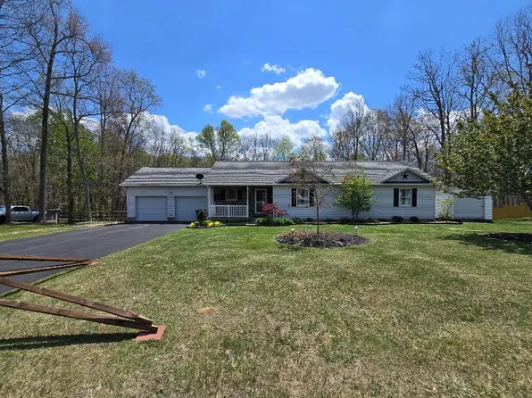 305 Country Roads Est, Shady Spring, WV 25918