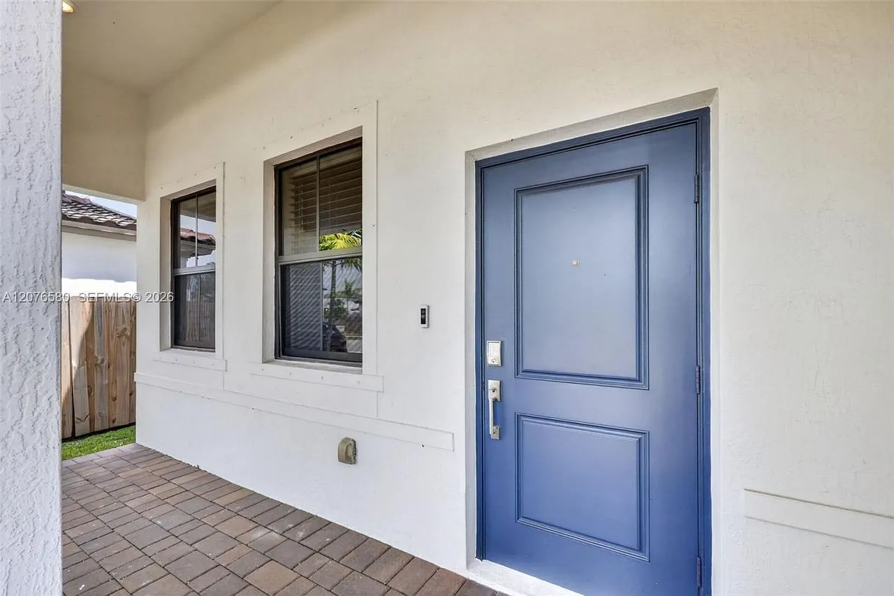 4 bed, 3.0 bath, 2418 sqft, $4,200 — Photo 2