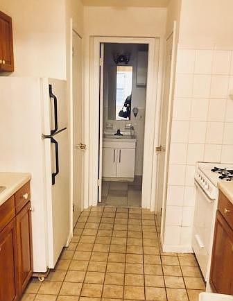 2nd image of 450 W 55th St APT 1RW