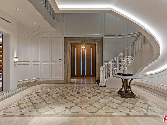 2nd image of 610 N Rodeo Dr