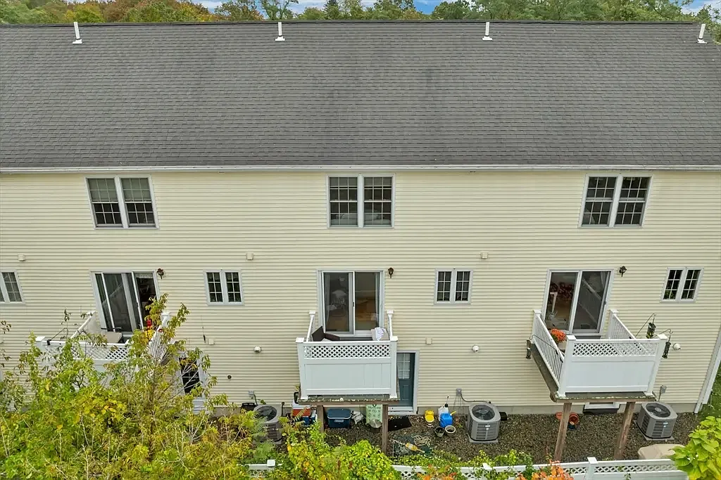 2 bed, 1.5 bath, 1279 sqft, $3,250 — Photo 2