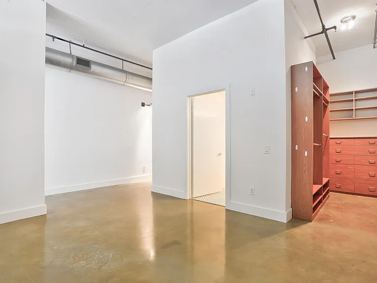 180 NE 4th Ave #204 — Photo 4