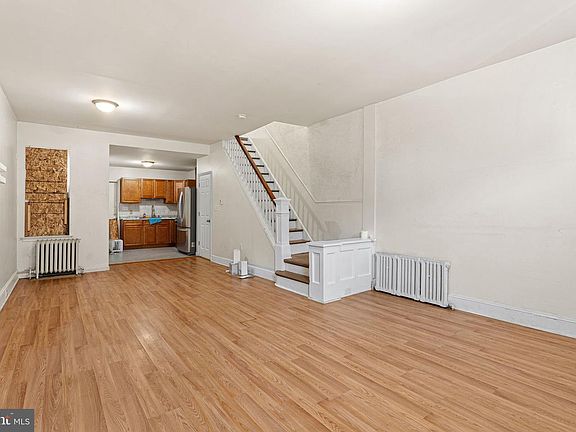 2nd image of 1828 E Madison St