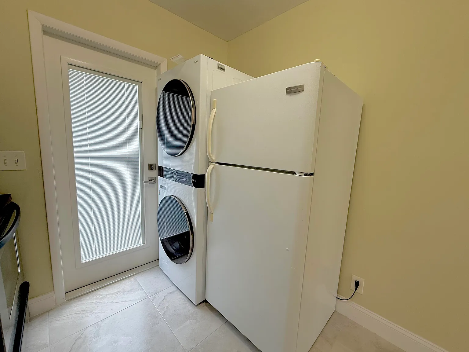 2 bed, 1.0 bath, 800 sqft, $2,000 — Photo 3