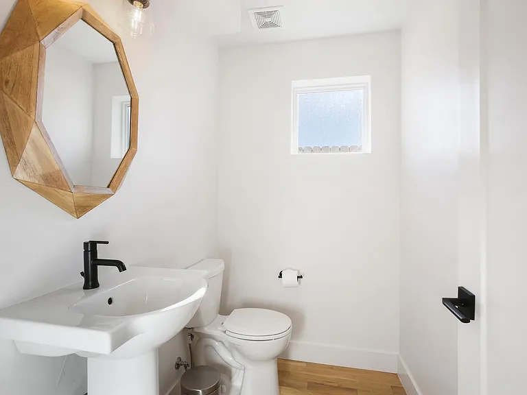 2134 S Josephine St — Photo 17