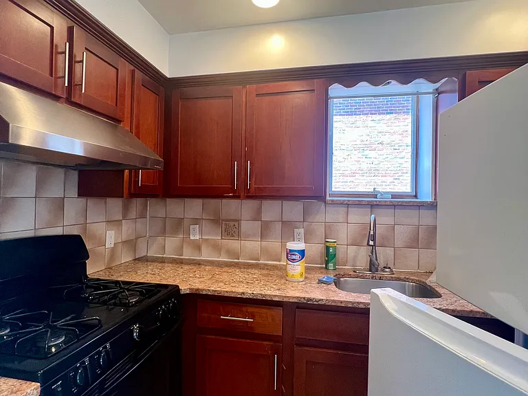 215 Bay 7 St #2 — Photo 10