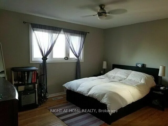 2406 Poplar Cres — Photo 12