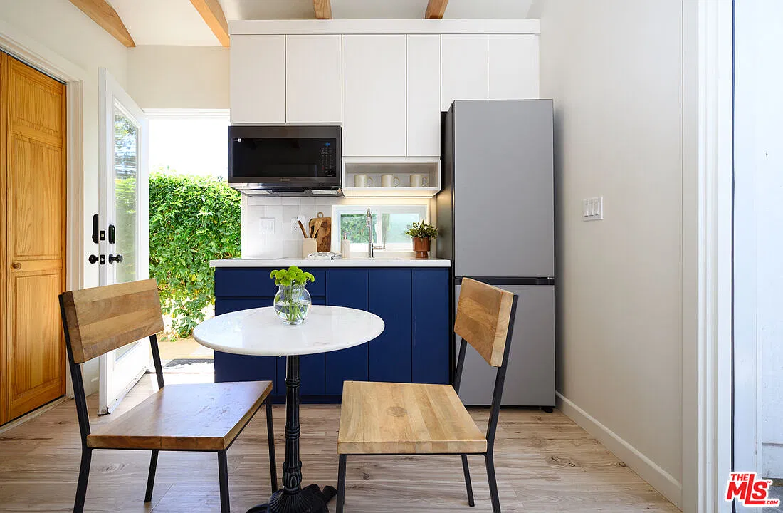 Studio, 300 sqft, $1,500 — Photo 2