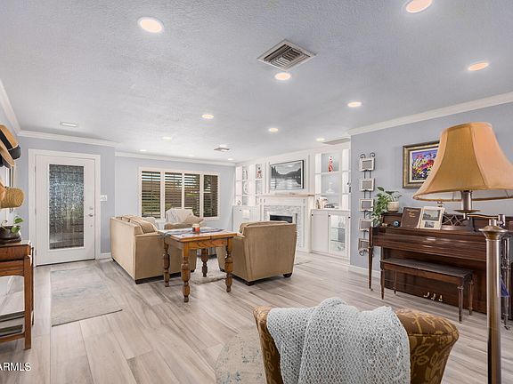 5th image of 1416 E WESTCHESTER Drive