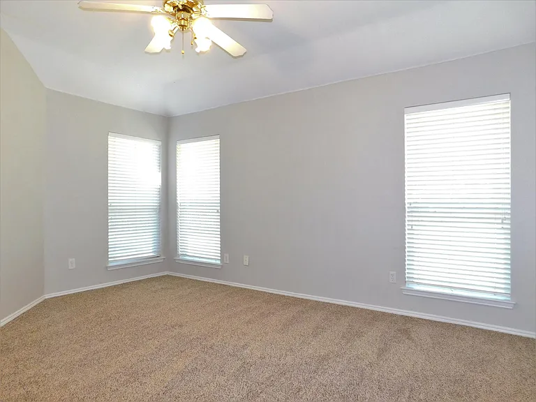 3721 Calvert Ln — Photo 13