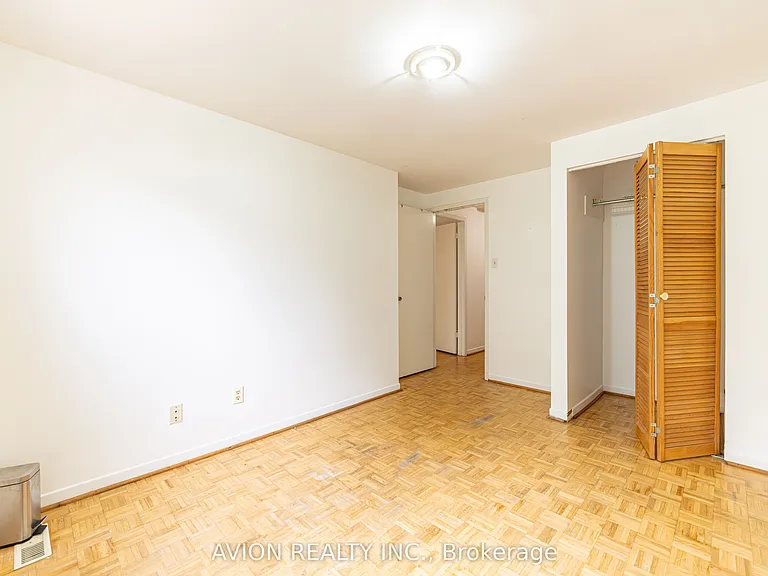 241 Weldrick Rd W — Photo 26