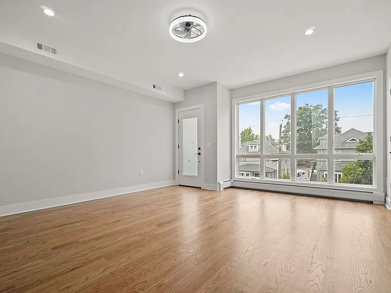 61 Lawton Ave #B — Photo 17