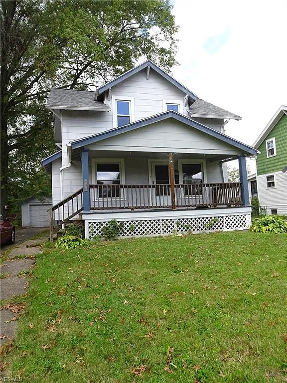 830 Oak Knoll Ave SE photo 1